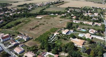 Opportunité rare : Terrain constructible de 3 hectares – Benet (85)