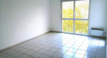 Location - Appartement 3 pièces 69 m<sup>2</sup>