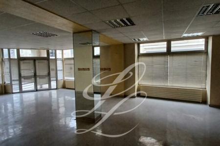 Location - COMMERCE 242 m<sup>2</sup>