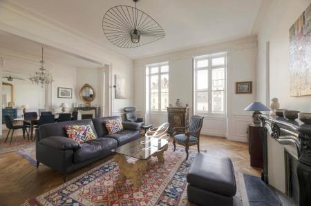 Vente - Appartement 7 pièces 179 m<sup>2</sup>