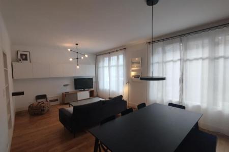 Location - Appartement 2 pièces 63 m<sup>2</sup>