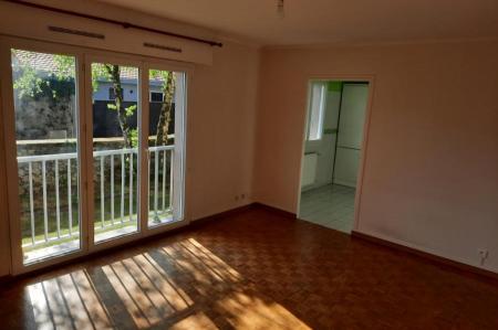 Location - Appartement 2 pièces 52 m<sup>2</sup>